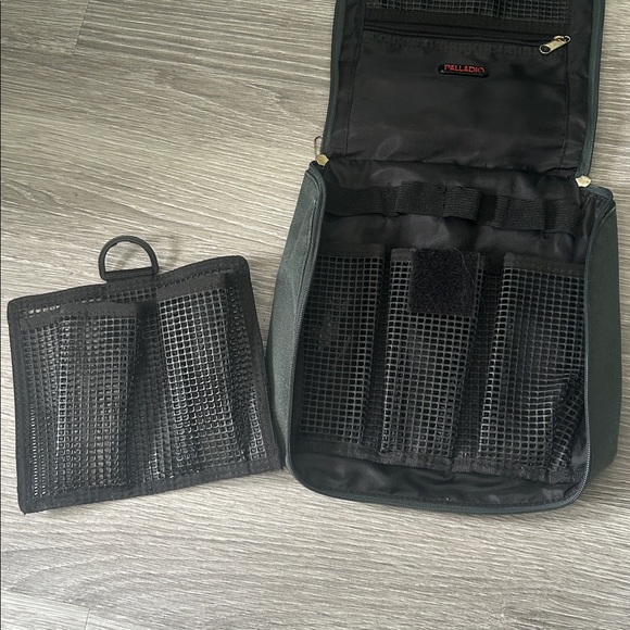 Green Hanging Travel Toiletry Bag - Picture 3 of 6